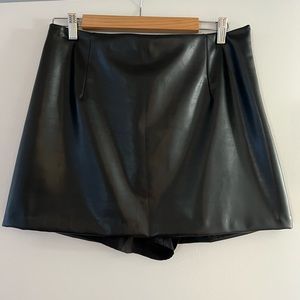 ABERCROMBIE VEGAN LEATHER SKIRT SIZE L